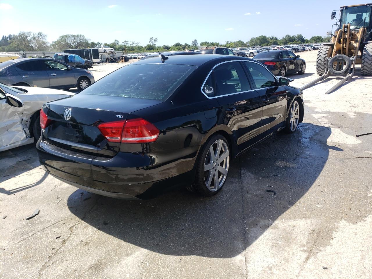 Photo 4 from auction – 2014 VOLKSWAGEN PASSAT S with VIN 1VWAS7A36EC047312