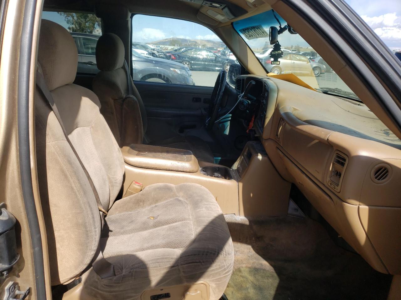 Photo 5 from auction – 2000 CHEVROLET SILVERADO with VIN 1GCEC19T0YE325276