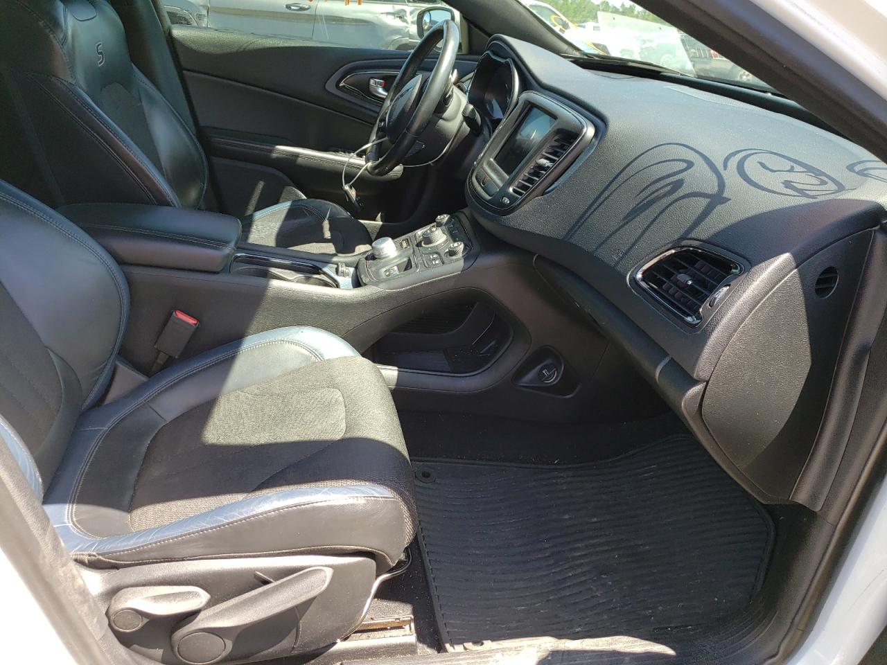 Photo 5 from auction – 2015 CHRYSLER 200 S with VIN 1C3CCCBG4FN514143