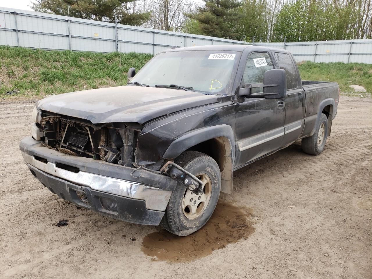 Photo 2 from auction – 2004 CHEVROLET SILVERADO with VIN 1GCEK19T74E173204