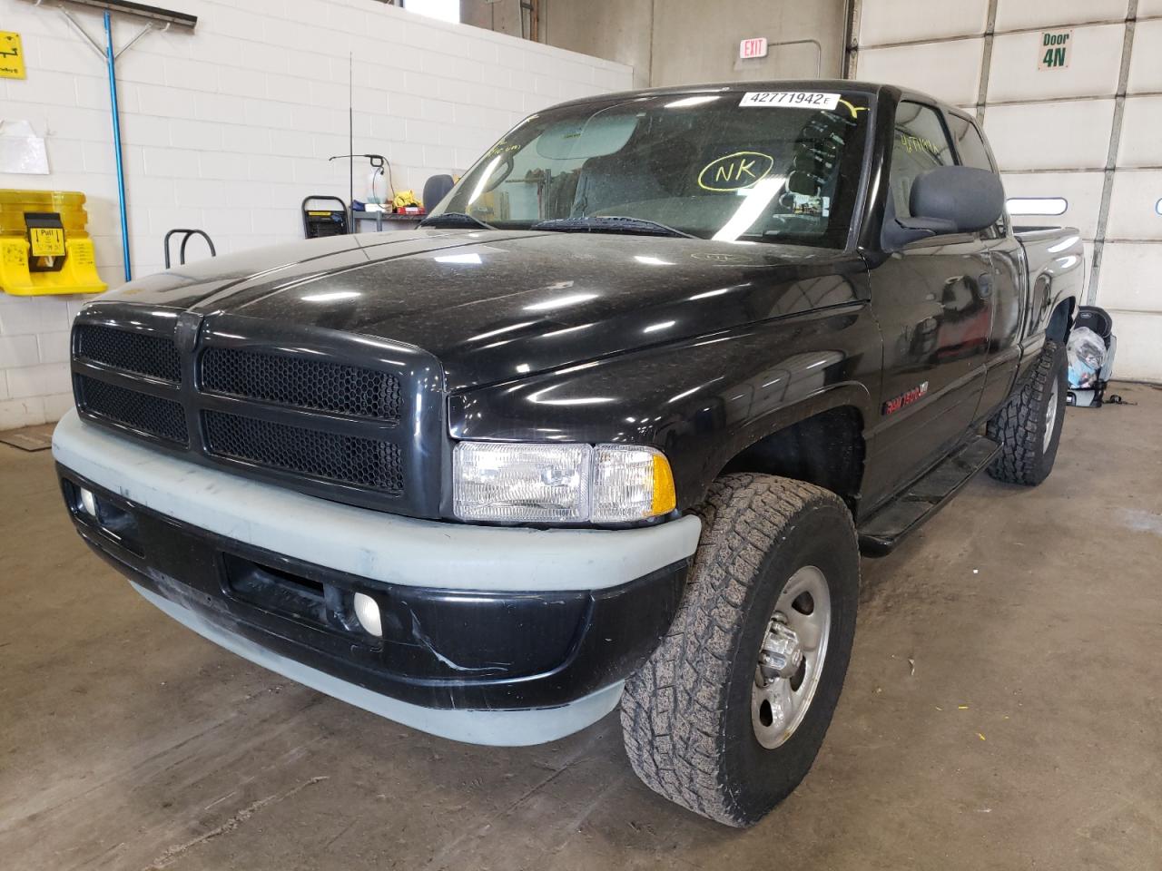 Photo 2 from auction – 1998 DODGE RAM 1500 with VIN 3B7HF13ZXWG202320