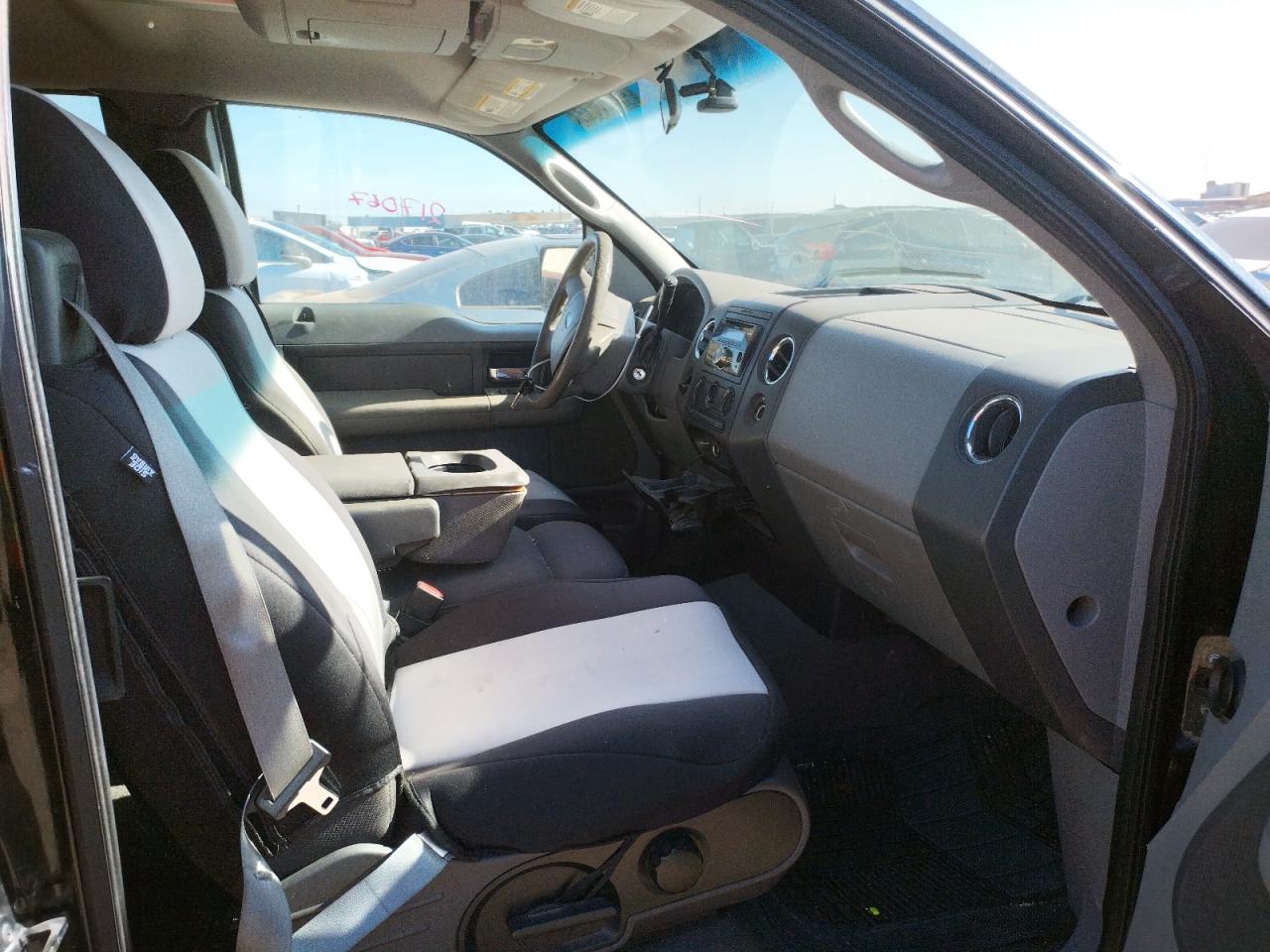 Photo 5 from auction – 2004 FORD F150 with VIN 1FTPX12504NC60190