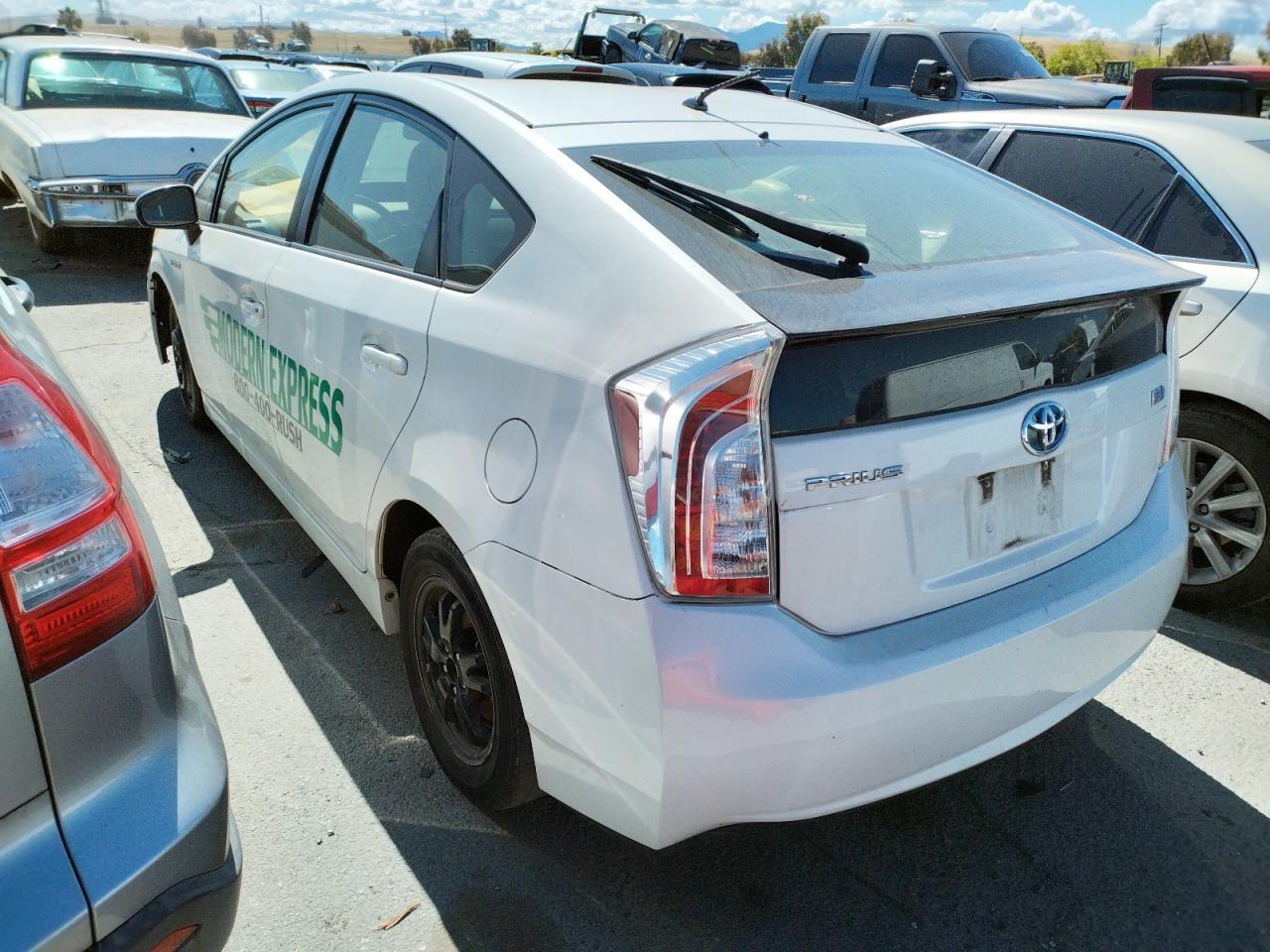 Photo 3 from auction – 2013 TOYOTA PRIUS with VIN JTDKN3DU5D5641114