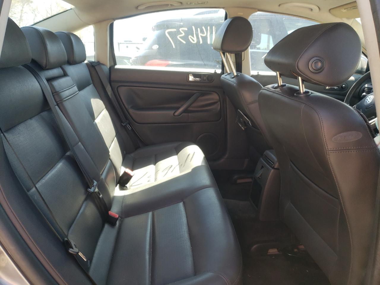 Photo 6 from auction – 2005 VOLKSWAGEN PASSAT GLS with VIN WVWAD63B05E054868