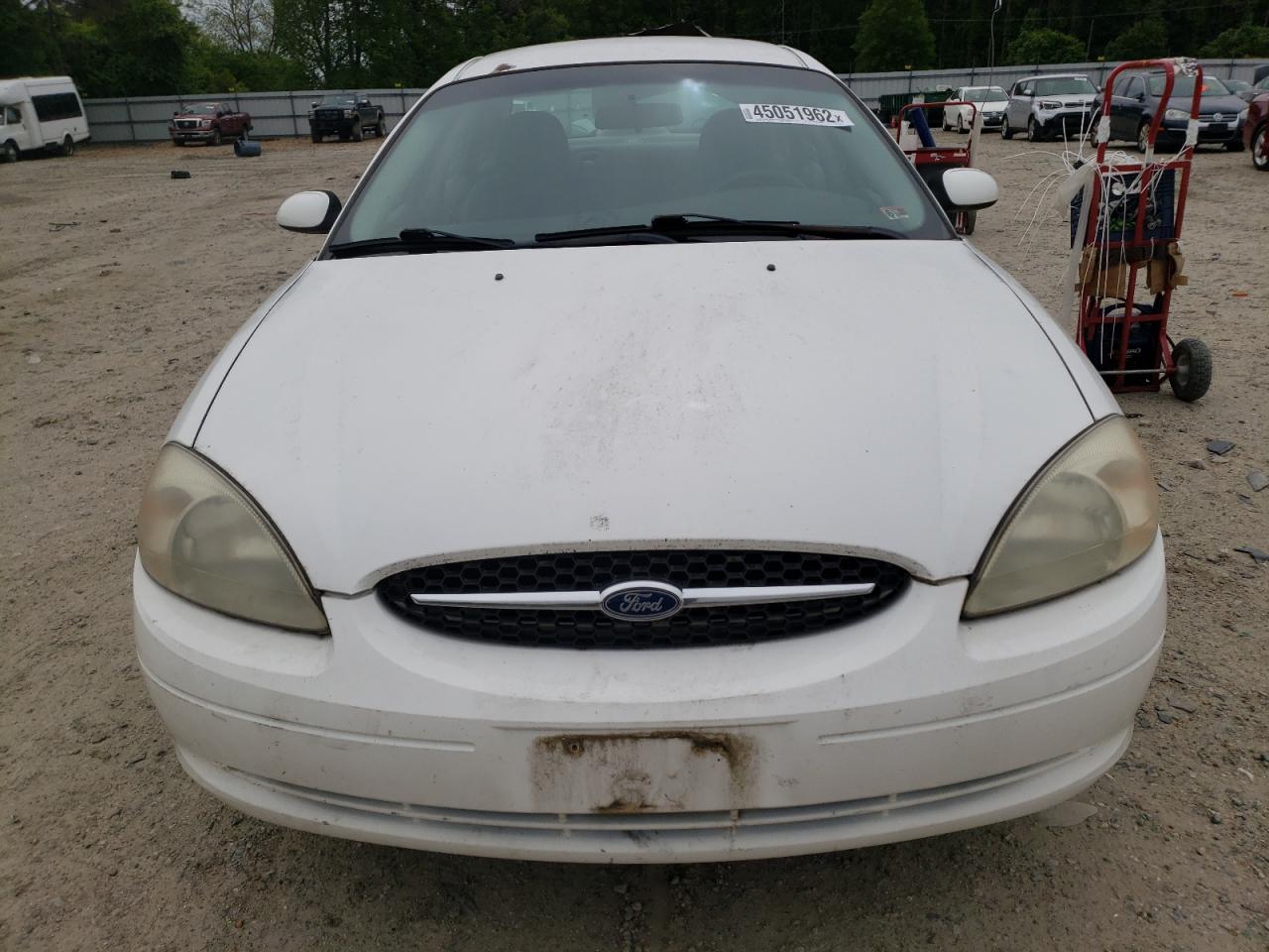 Photo 9 from auction – 2000 FORD TAURUS SES with VIN 1FAFP5529YA184914
