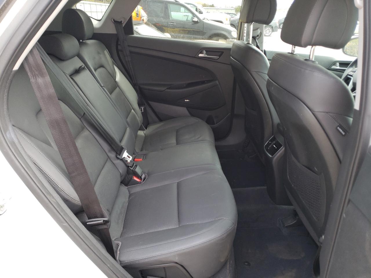 Photo 6 from auction – 2017 HYUNDAI TUCSON LIM with VIN KM8J3CA25HU330391