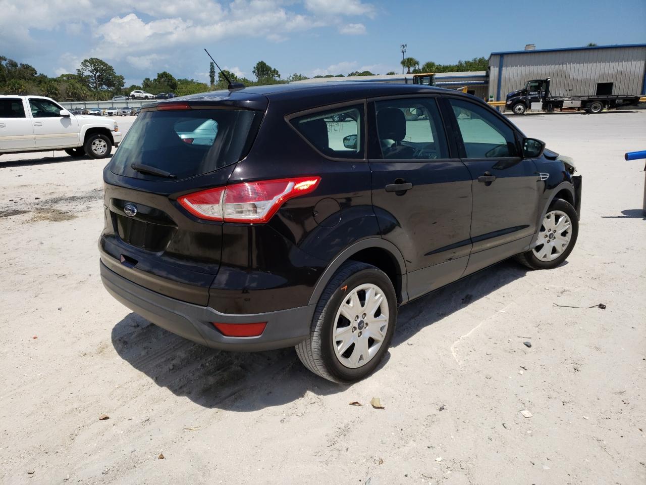 Photo 4 from auction – 2013 FORD ESCAPE S with VIN 1FMCU0F72DUC83775