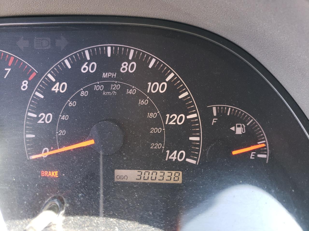 Photo 8 from auction – 2005 TOYOTA CAMRY LE with VIN JTDBE32K653030362