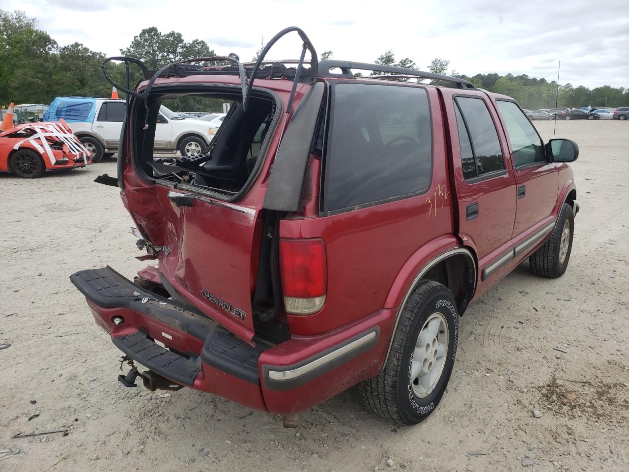 Photo 4 from auction – 1999 CHEVROLET BLAZER with VIN 1GNDT13W9X2188103