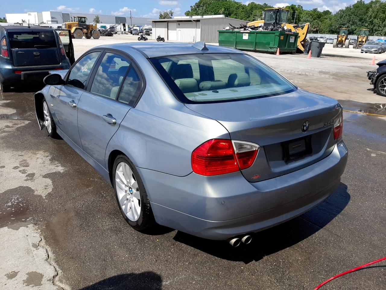Foto 3 de la subasta – 2007 BMW 328 I con VIN WBAVA37577NL11067