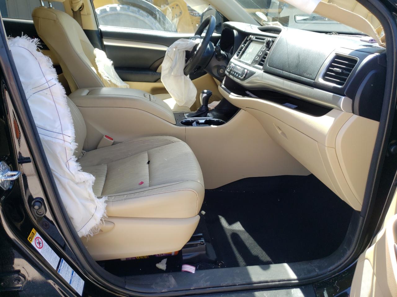 Photo 5 from auction – 2016 TOYOTA HIGHLANDER with VIN 5TDBKRFH3GS226092