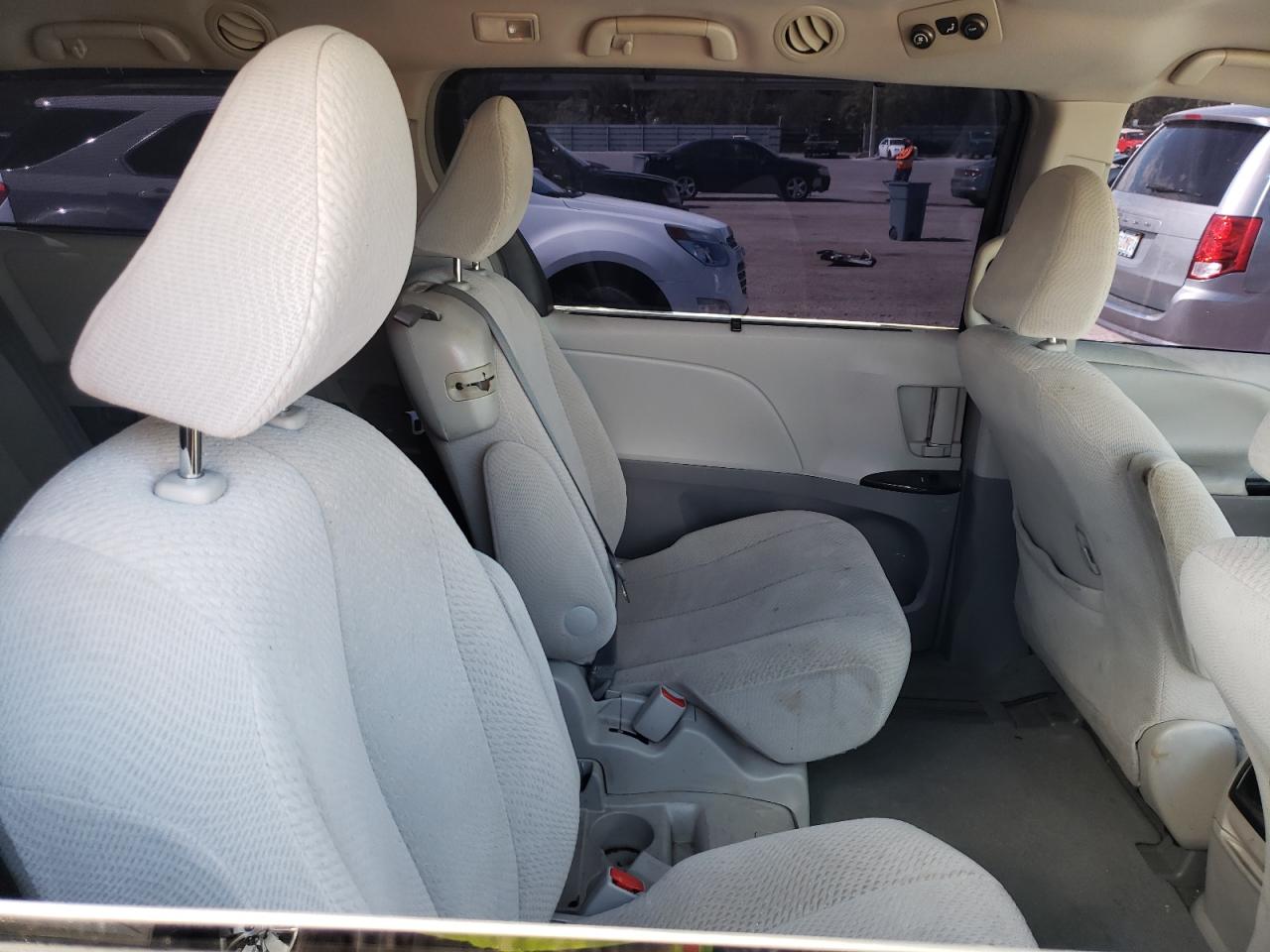 Photo 6 from auction – 2012 TOYOTA SIENNA LE with VIN 5TDKK3DC9CS177334