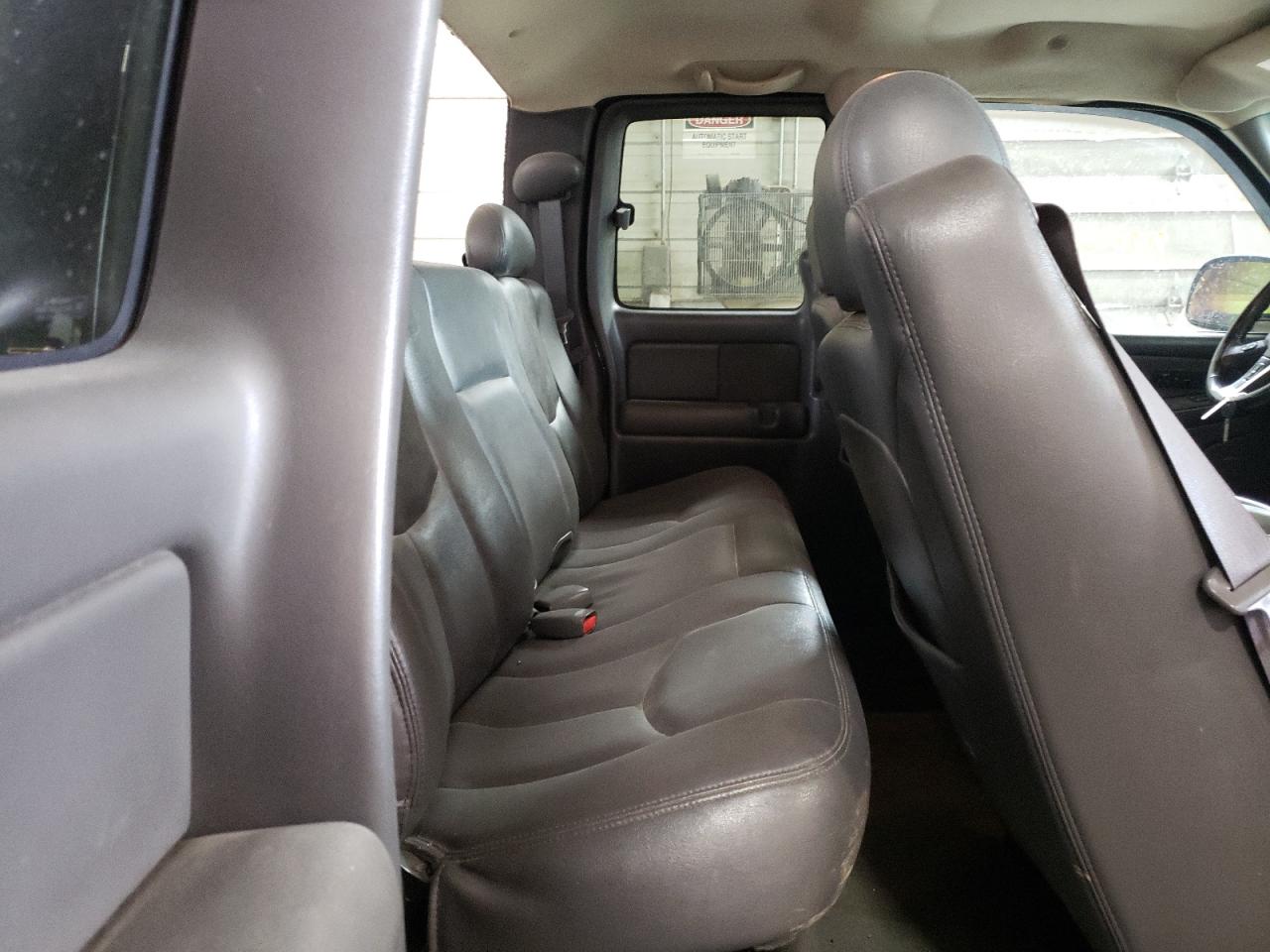 Photo 6 from auction – 2003 CHEVROLET SILVERADO with VIN 2GCEK19T931184513