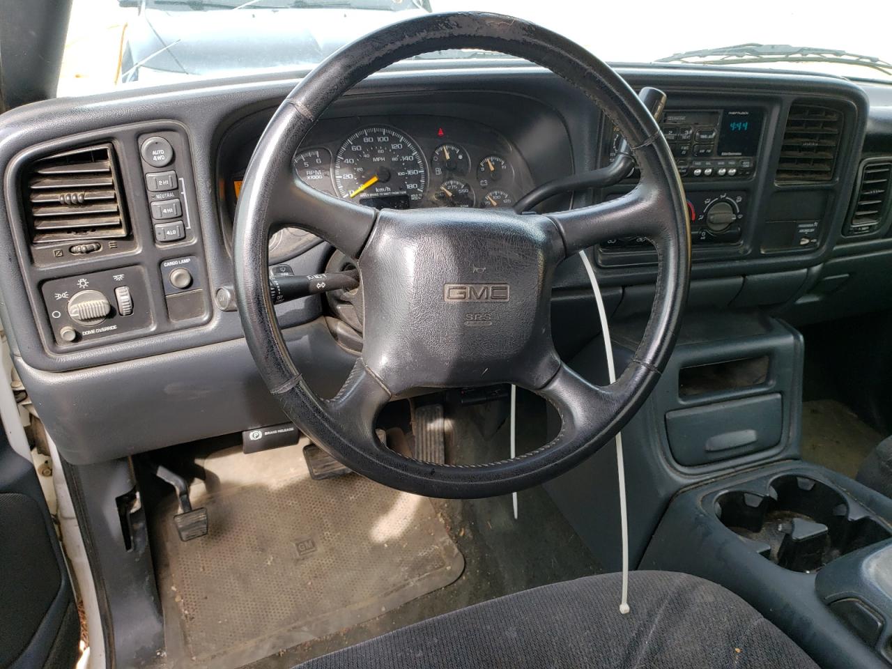 Photo 9 from auction – 2000 GMC NEW SIERRA with VIN 1GTEK19V1YZ213955