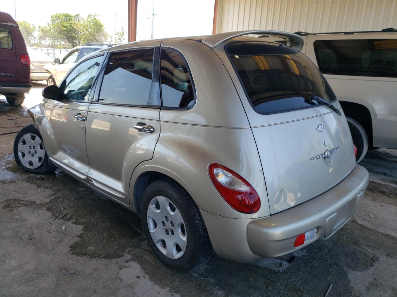 Photo 3 from auction – 2004 CHRYSLER PT CRUISER with VIN 3C4FY48B64T282573