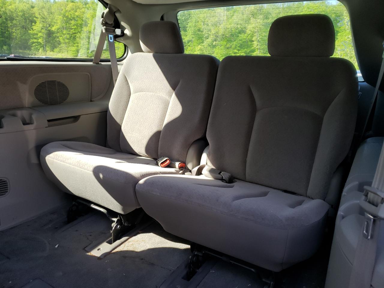 Photo 6 from auction – 2001 DODGE GRAND CARA with VIN 2B8GP44311R373895