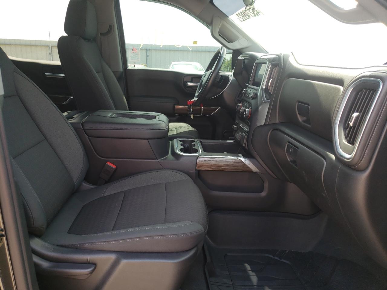 Photo 5 from auction – 2019 CHEVROLET SILVERADO with VIN 1GCUYEED1KZ412428