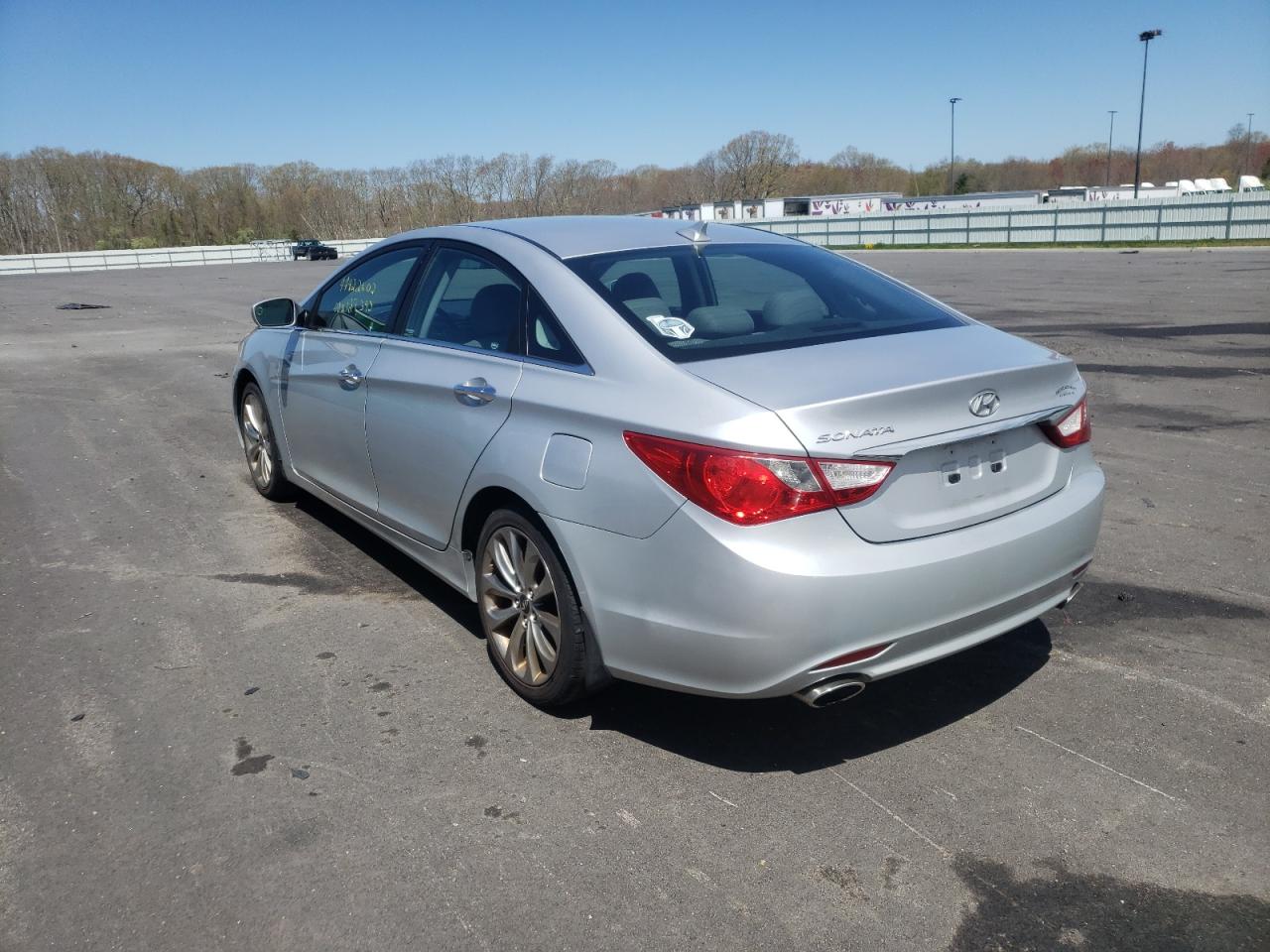 Photo 3 from auction – 2011 HYUNDAI SONATA SE with VIN 5NPEC4AC5BH162239