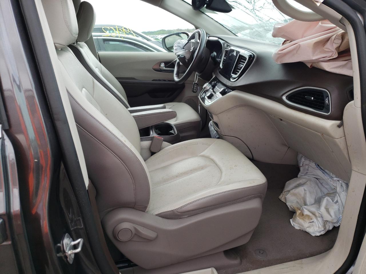 Photo 5 from auction – 2019 CHRYSLER PACIFICA T with VIN 2C4RC1BG2KR636863