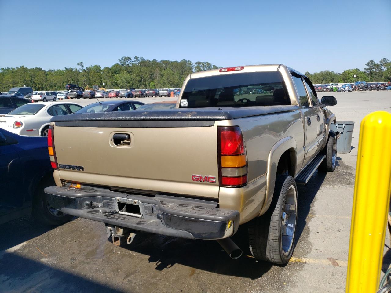 Photo 4 from auction – 2005 GMC SIERRA C25 with VIN 1GTHC23245F861690