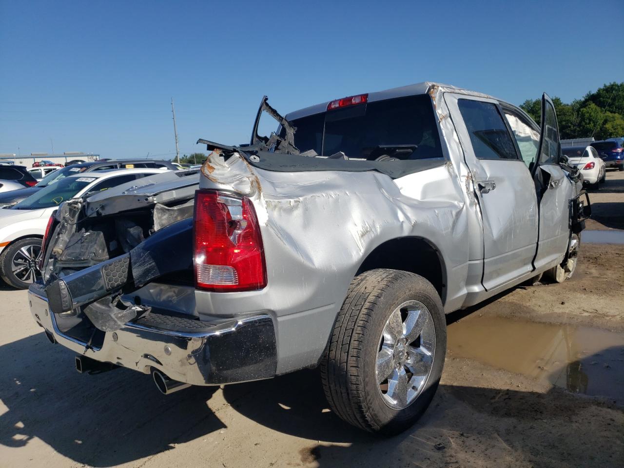 Photo 4 from auction – 2017 RAM 1500 SLT with VIN 3C6RR6LT9HG542265