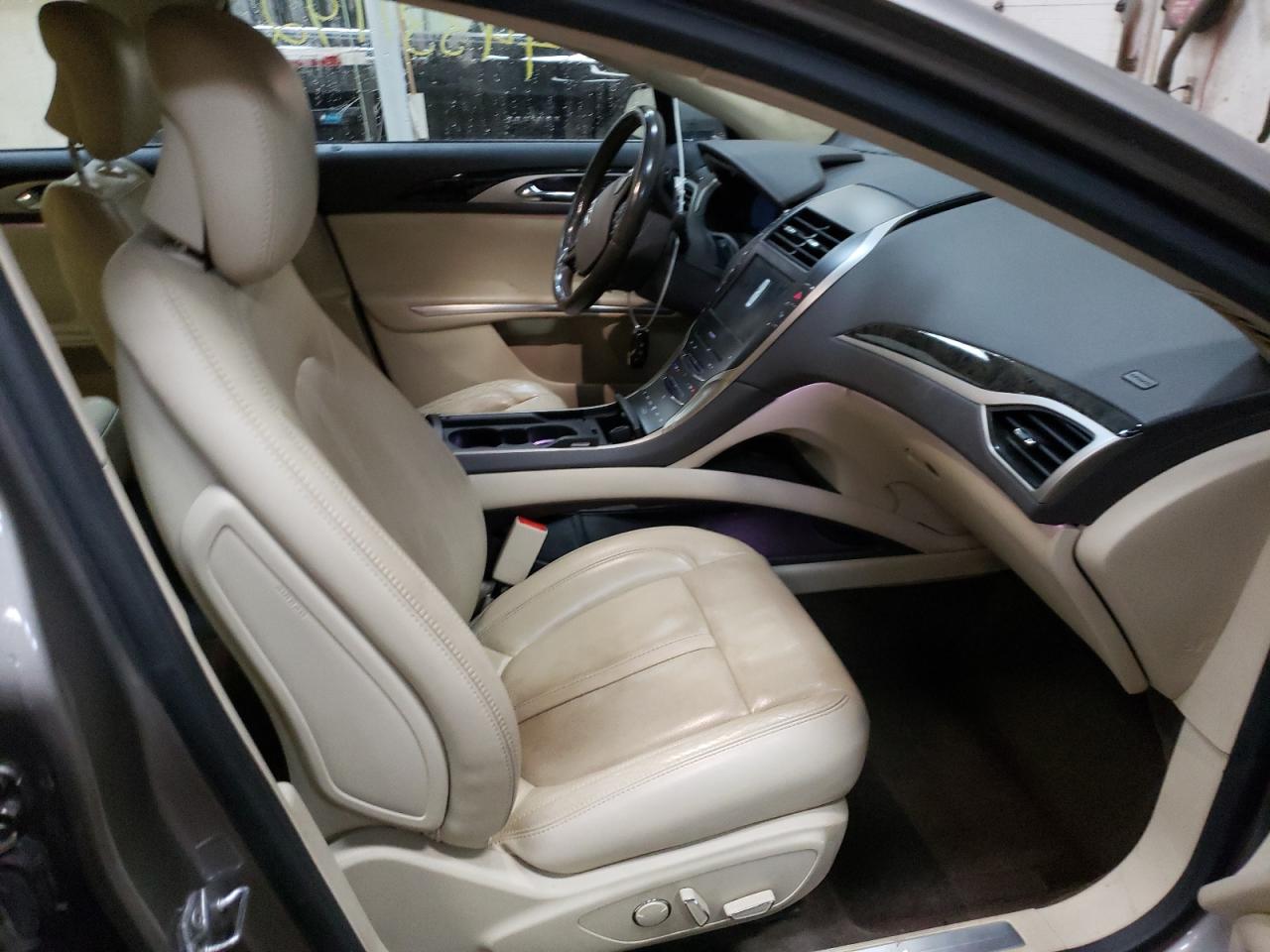 Photo 5 from auction – 2015 LINCOLN MKZ with VIN 3LN6L2JK6FR615587