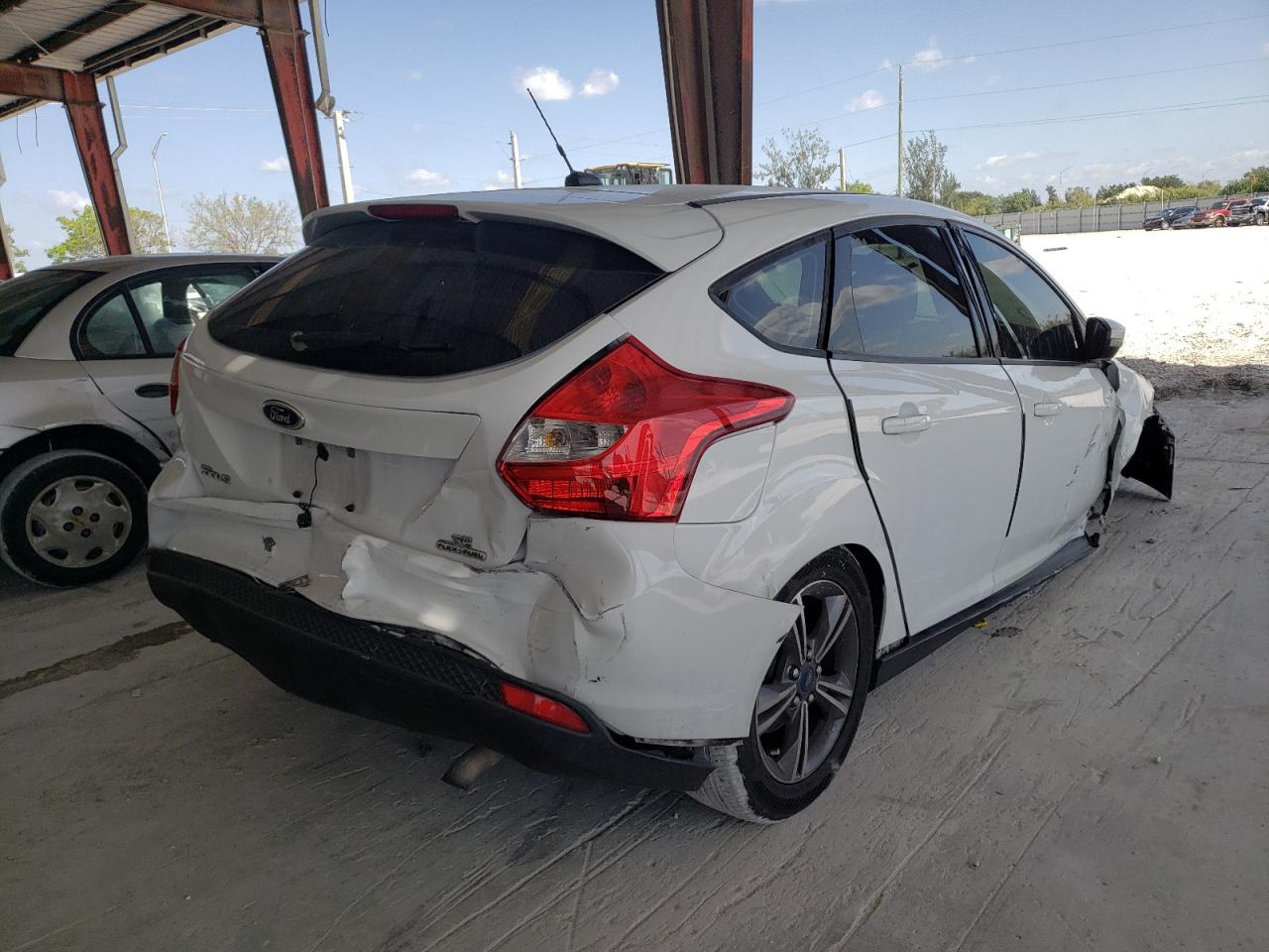 Photo 4 from auction – 2014 FORD FOCUS SE with VIN 1FADP3K2XEL115259
