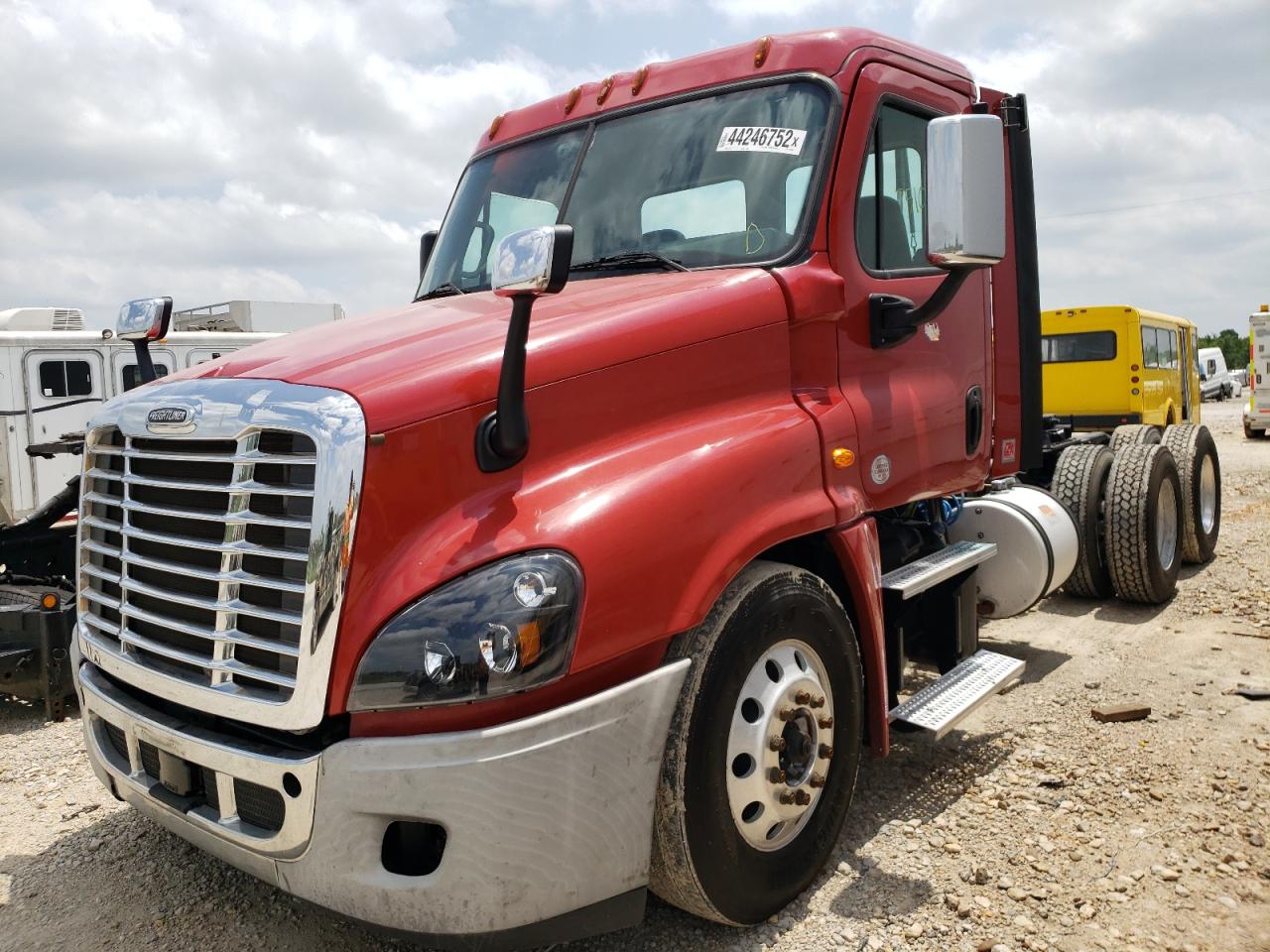 Photo 2 from auction – 2018 FREIGHTLINER CASCADIA 1 with VIN 3AKJGEDV3JSJM7543