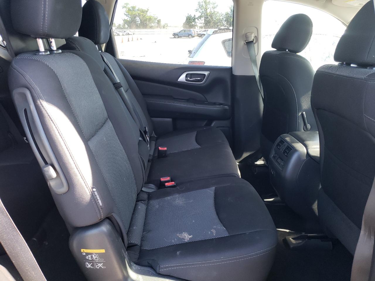 Photo 6 from auction – 2019 NISSAN PATHFINDER with VIN 5N1DR2MN4KC589799