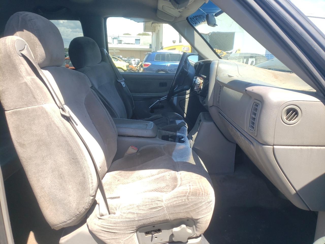 Photo 5 from auction – 2000 CHEVROLET SILVERADO with VIN 2GCEC19TXY1174917