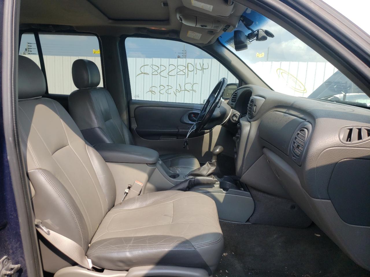 Photo 5 from auction – 2002 CHEVROLET TRAILBLAZE with VIN 1GNDT13S122212187