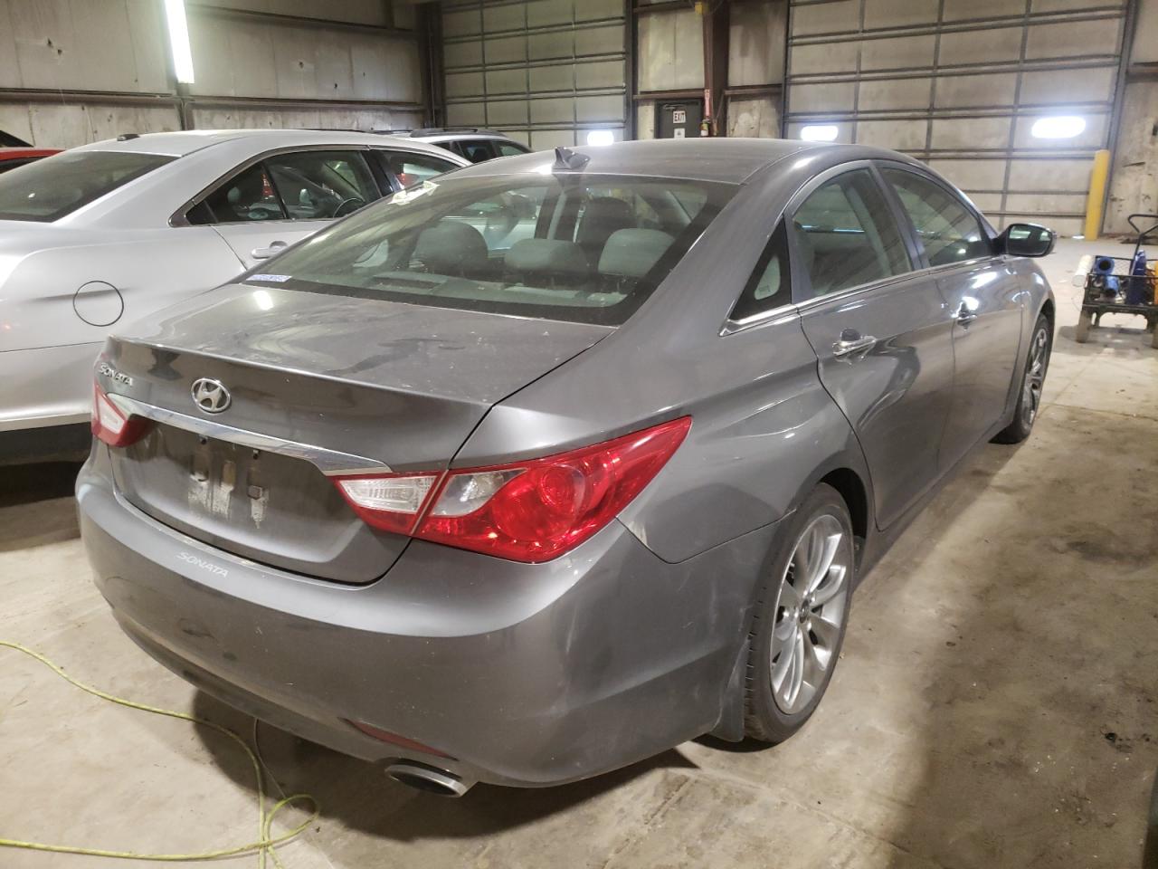 Фото 4 с аукциона – 2012 HYUNDAI SONATA SE с VIN 5NPEC4AC4CH450559