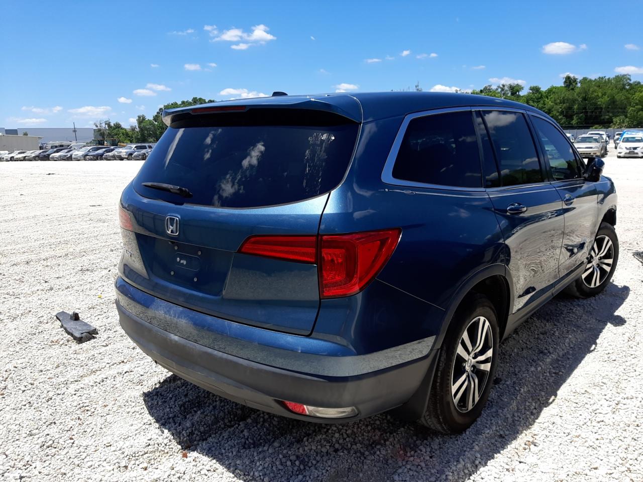 Photo 4 from auction – 2016 HONDA PILOT EXLN with VIN 5FNYF5H78GB058367