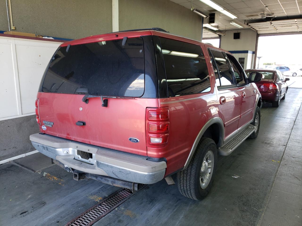 Photo 4 from auction – 2000 FORD EXPEDITION with VIN 1FMPU18L5YLA96205