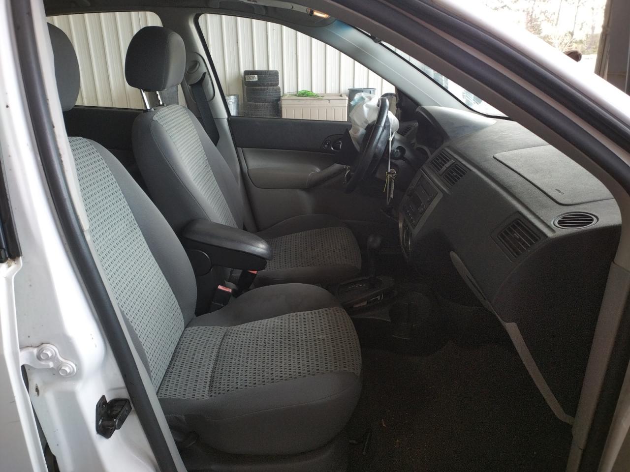 Photo 5 from auction – 2006 FORD FOCUS ZX4 with VIN 1FAHP34N16W138163