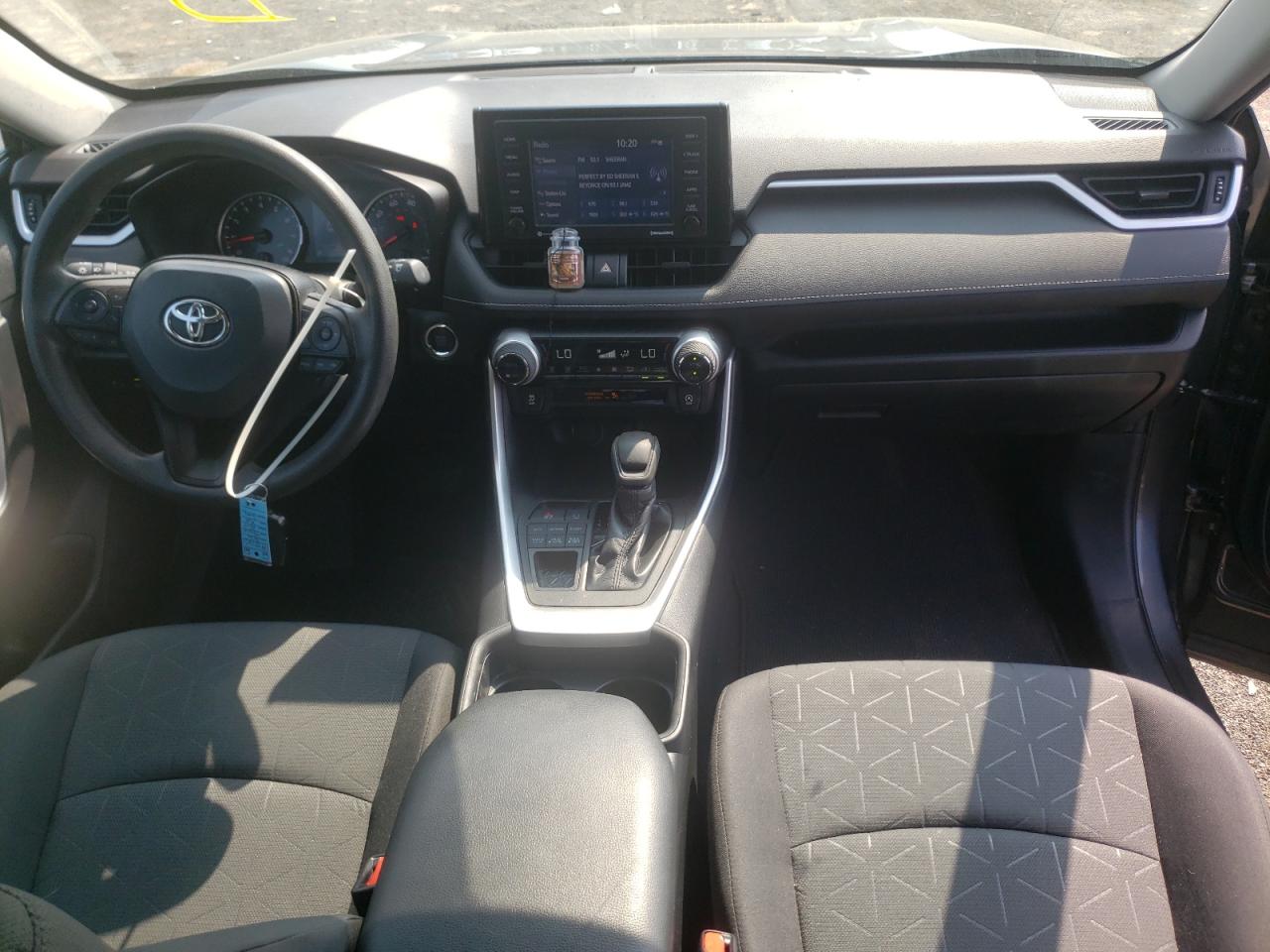 Photo 20 from auction – 2020 TOYOTA RAV4 XLE with VIN 2T3P1RFV2LC090577