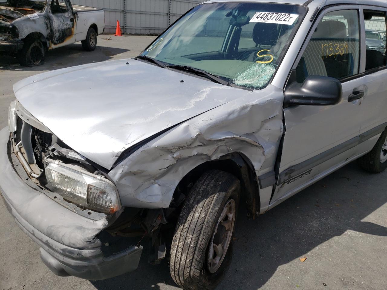 Photo 9 from auction – 1999 CHEVROLET TRACKER with VIN 2CNBJ13C1X6937485