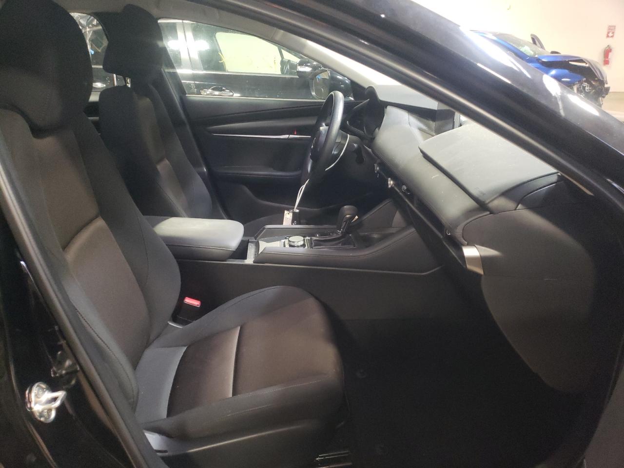 Photo 5 from auction – 2021 MAZDA 3 with VIN JM1BPAAL8M1308813