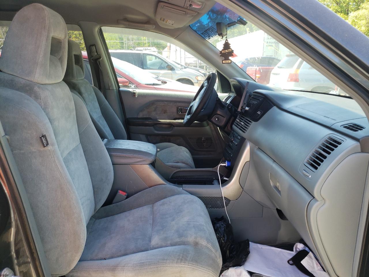 Photo 5 from auction – 2005 HONDA PILOT EX with VIN 5FNYF18435B042914
