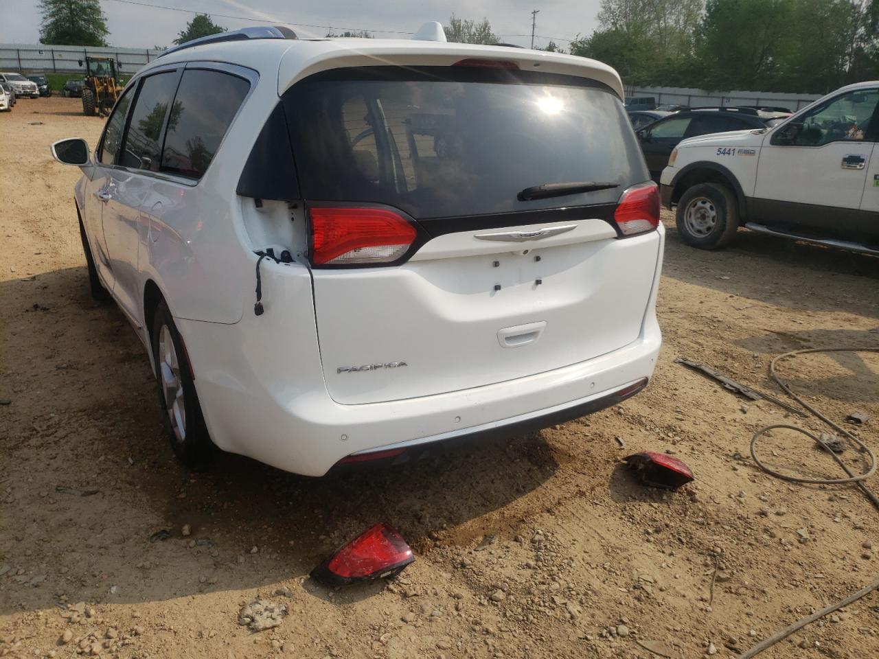 Photo 3 from auction – 2018 CHRYSLER PACIFICA T with VIN 2C4RC1BG2JR234470