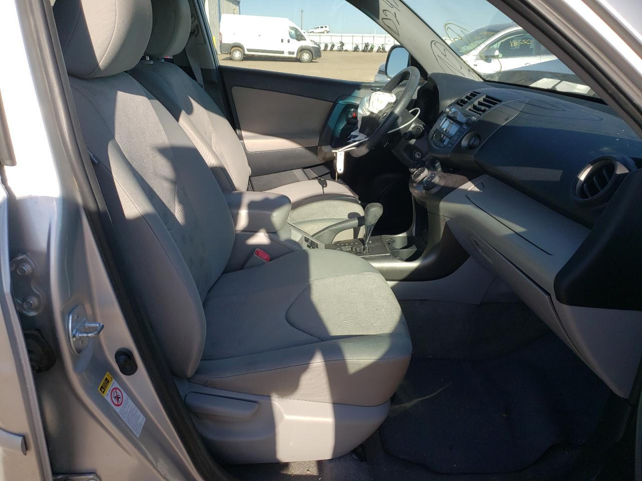 Photo 5 from auction – 2010 TOYOTA RAV4 with VIN JTMZF4DV7AD024289