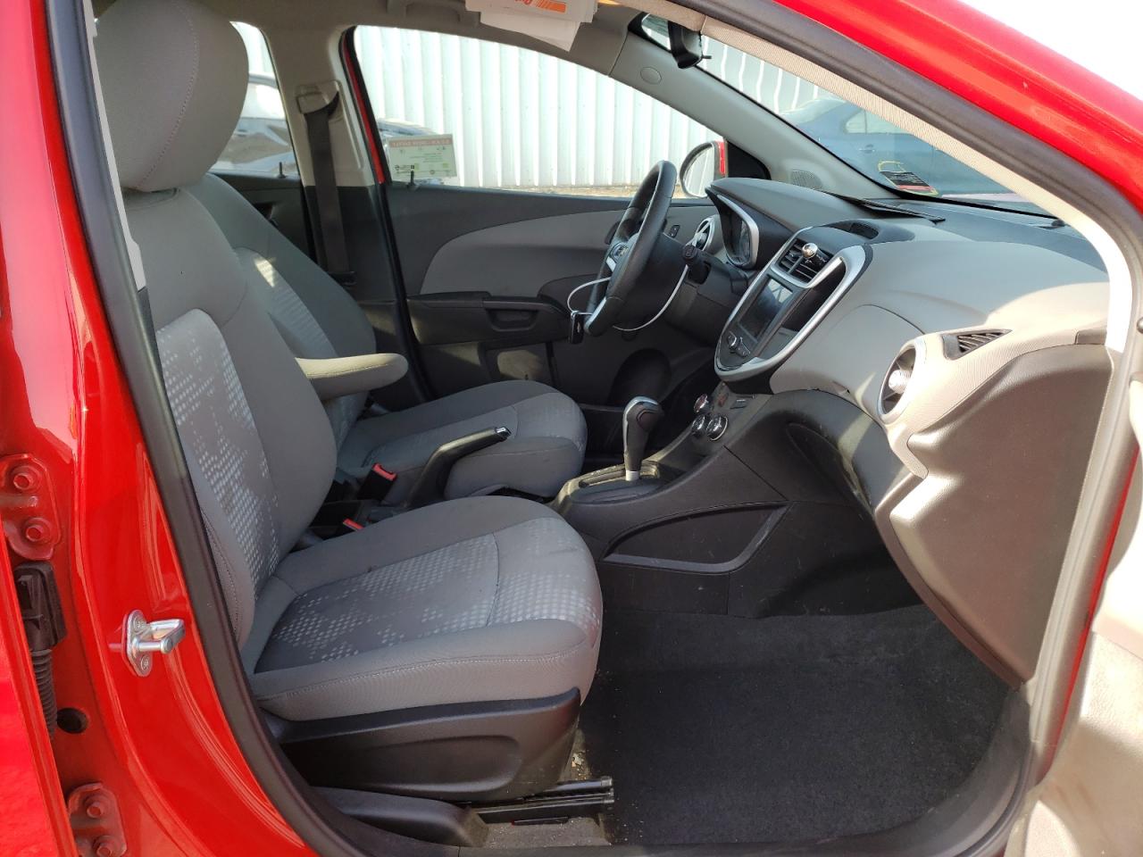 Photo 5 from auction – 2020 CHEVROLET SONIC with VIN 1G1JG6SB0L4132571