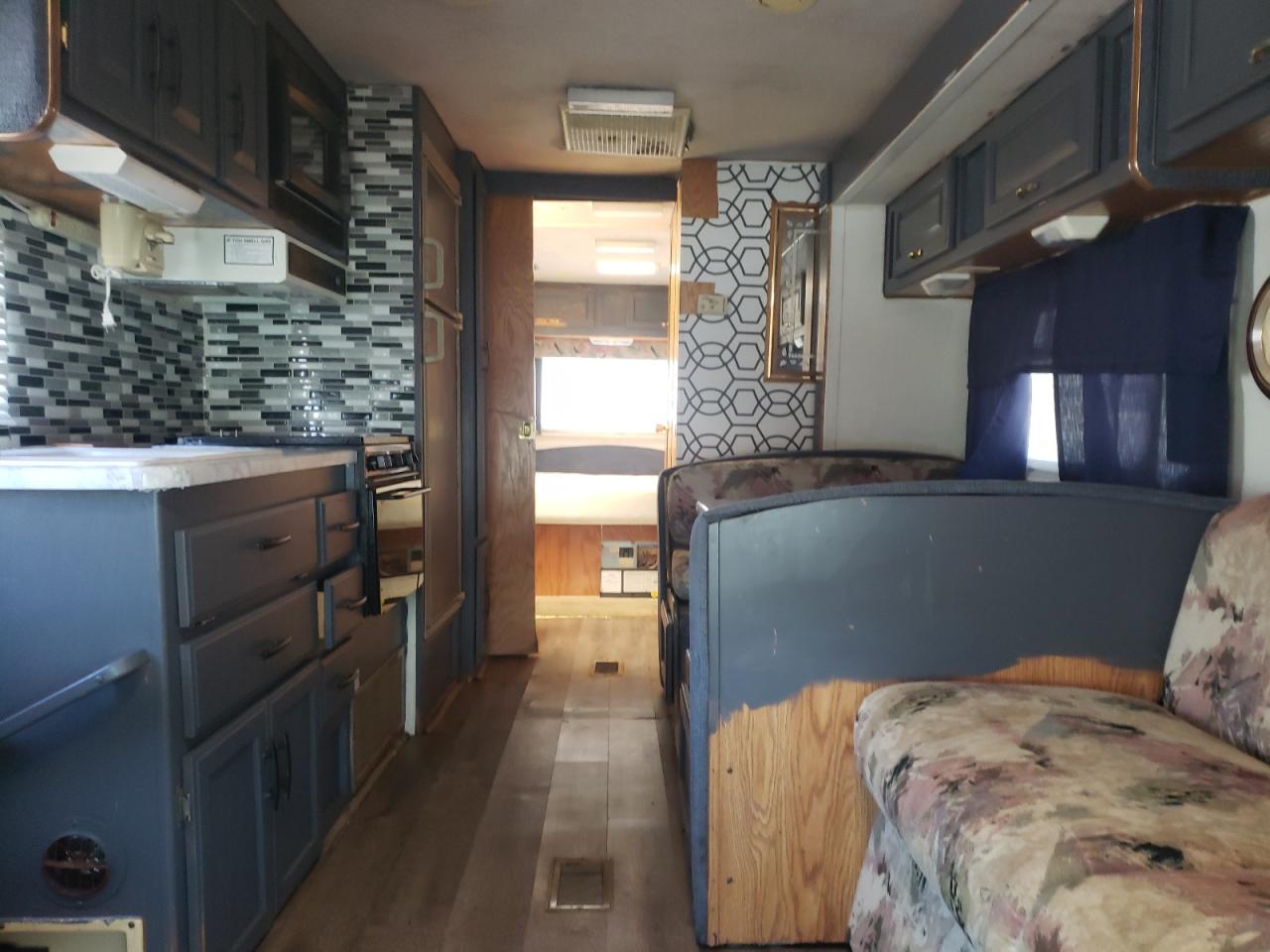 Photo 6 from auction – 1999 GULF STREAM YELLOWSTON with VIN 1FDXE40S8XHB16871