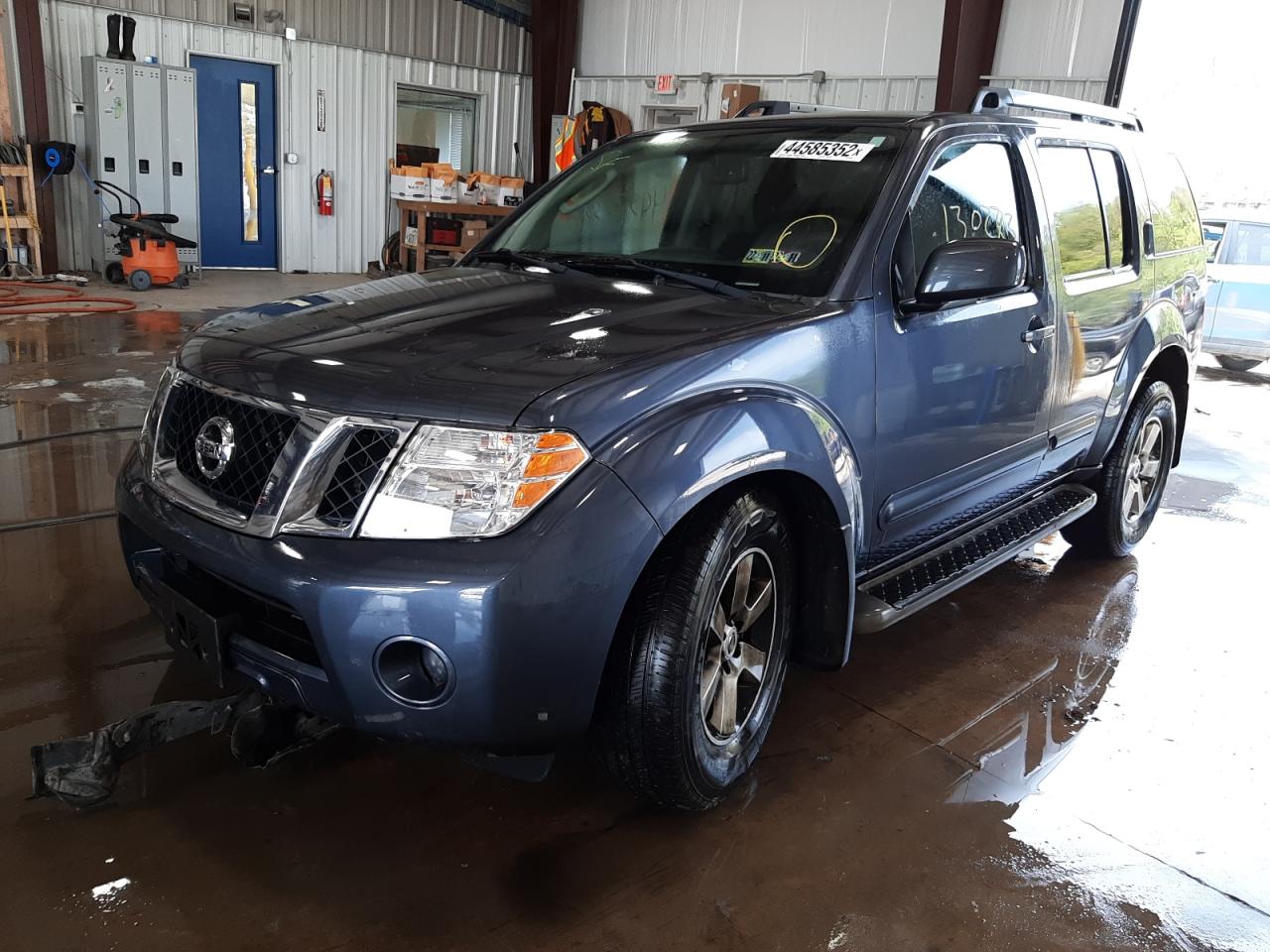 Photo 2 from auction – 2011 NISSAN PATHFINDER with VIN 5N1AR1NB3BC635706