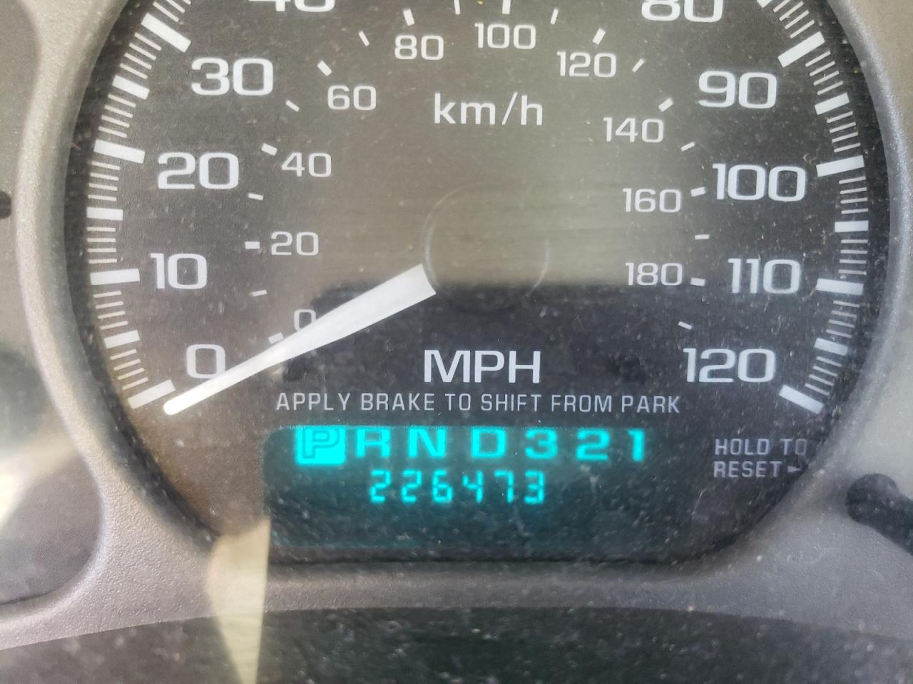 Photo 8 from auction – 2002 GMC DENALI XL with VIN 1GKFK66UX2J305895
