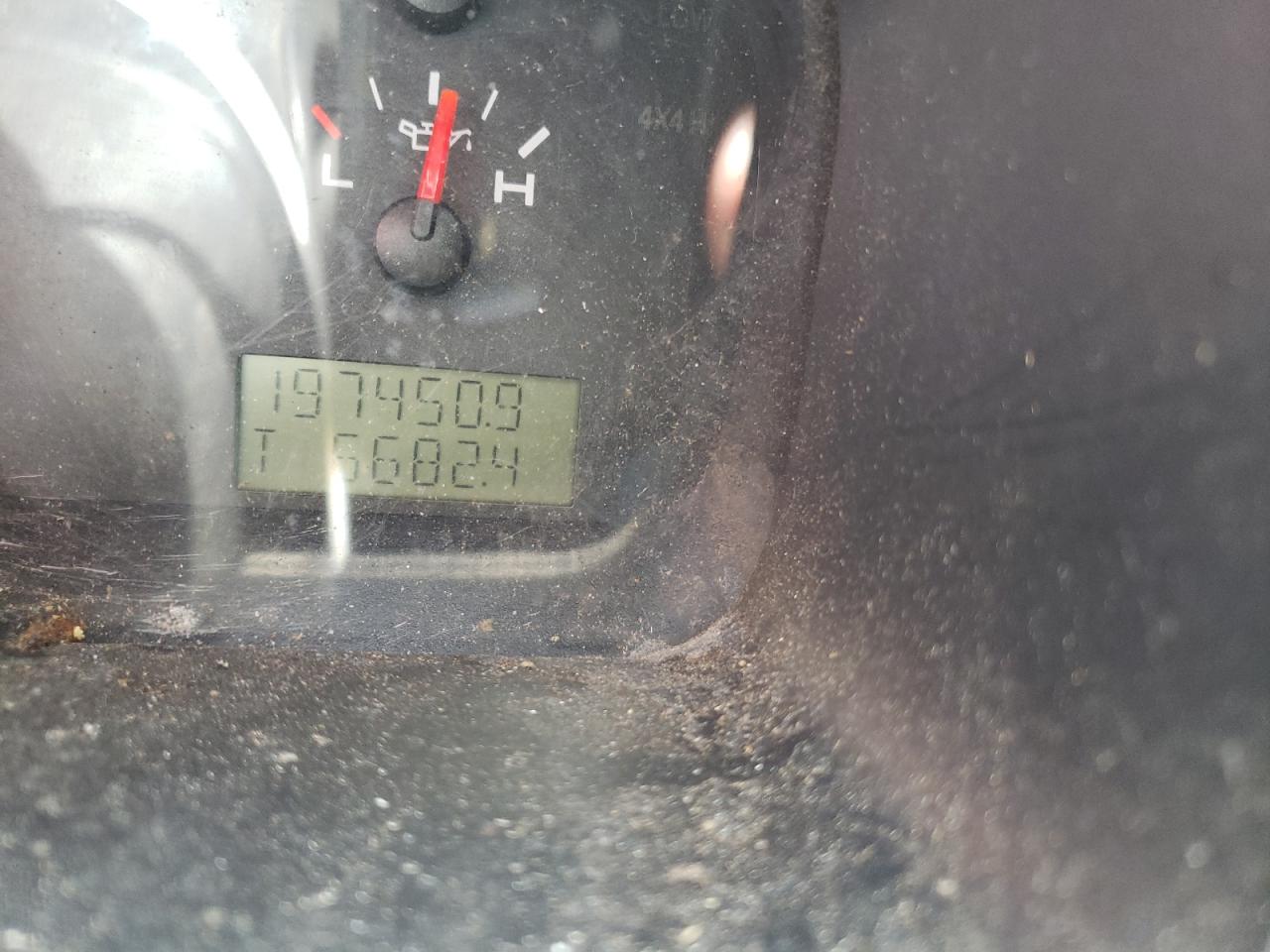 Photo 8 from auction – 2004 FORD F150 with VIN 1FTRF12W84NA98135