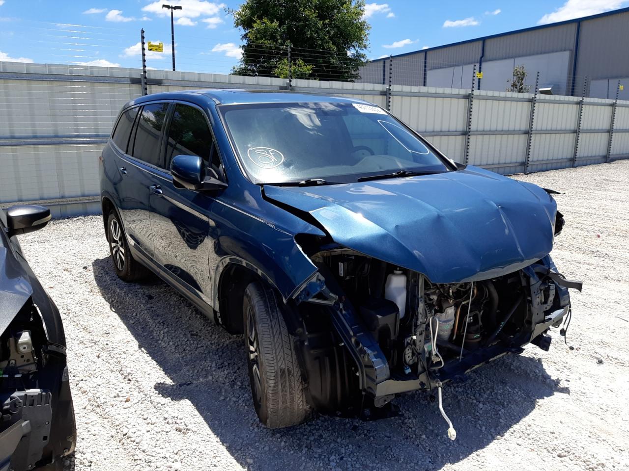 HONDA PILOT EXLN 2016 with VIN 5FNYF5H78GB058367 - Photo from auction