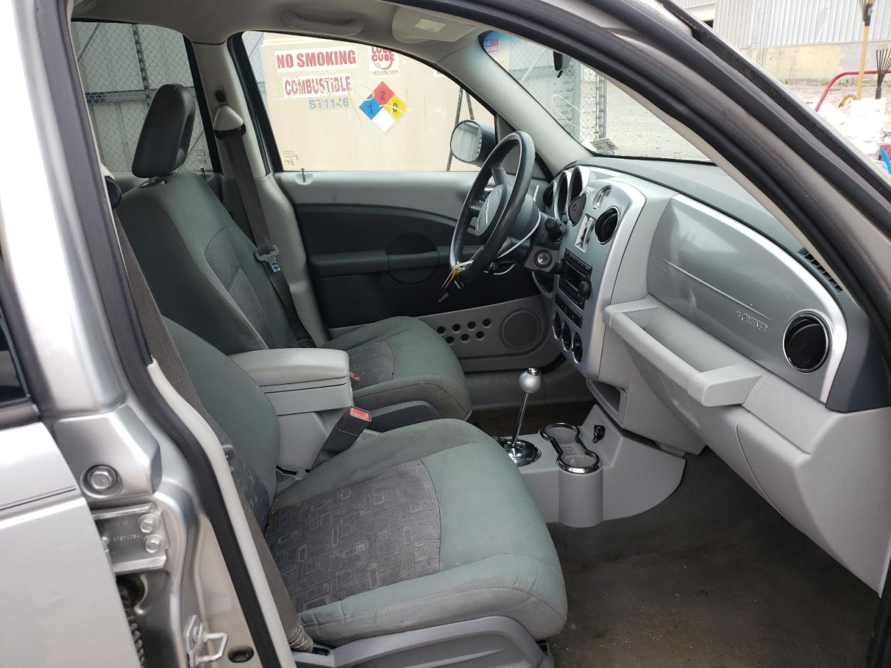 Photo 5 from auction – 2010 CHRYSLER PT CRUISER with VIN 3A4GY5F97AT131581
