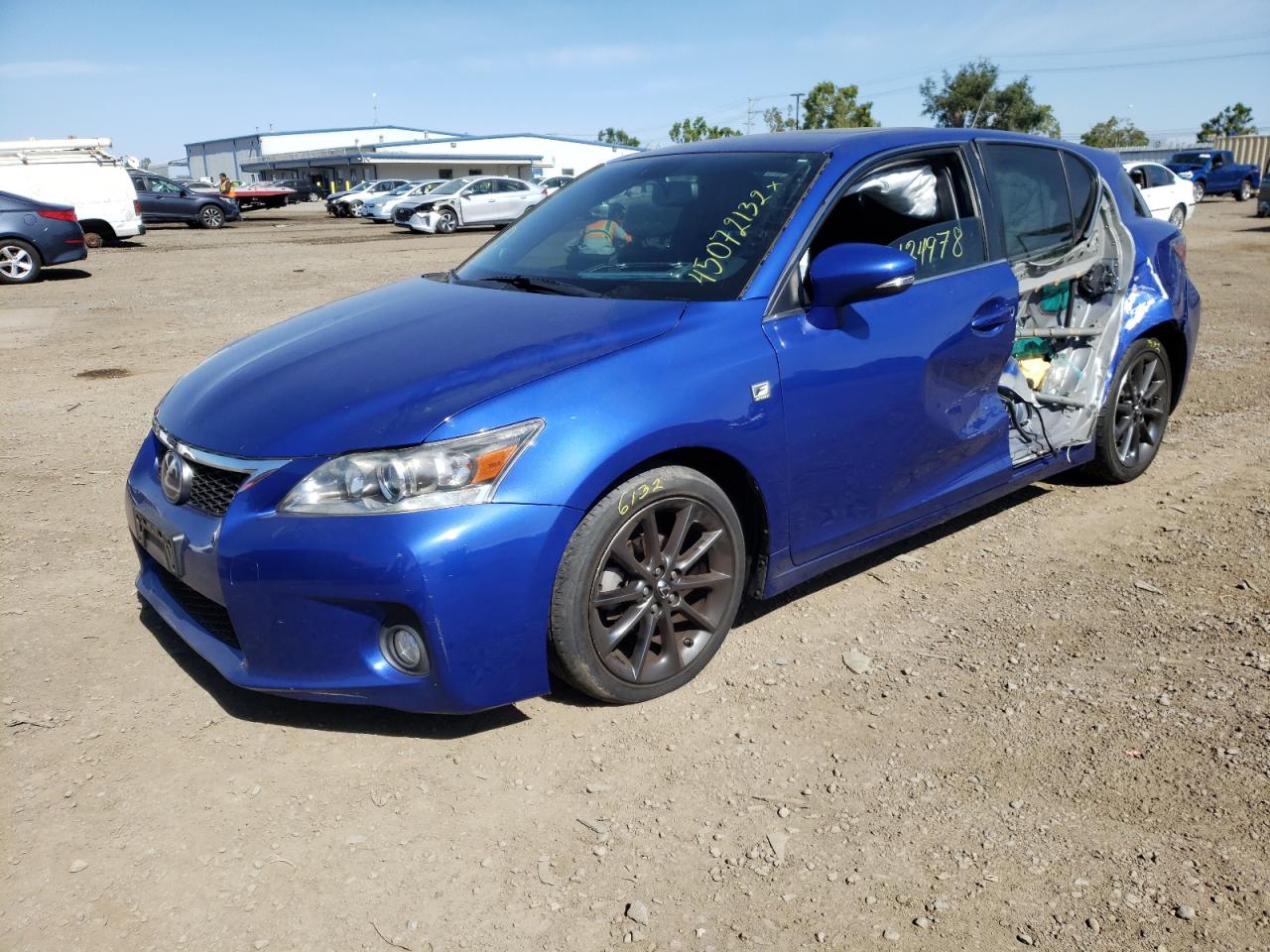 Photo 2 from auction – 2013 LEXUS CT 200 with VIN JTHKD5BH9D2140912