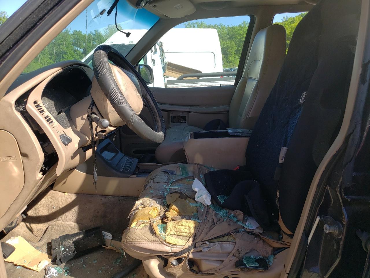 Photo 5 from auction – 2000 FORD EXPLORER E with VIN 1FMZU74E4YZA73501